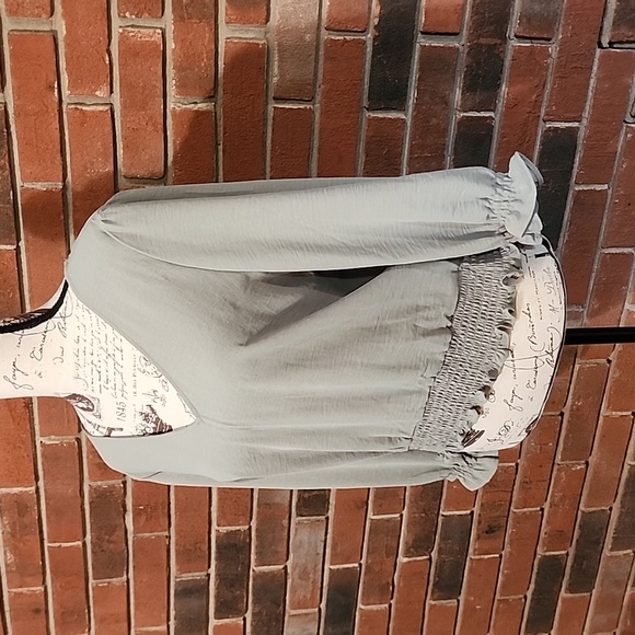 Maurices NWT size medium sage green top - Picture 2 of 7